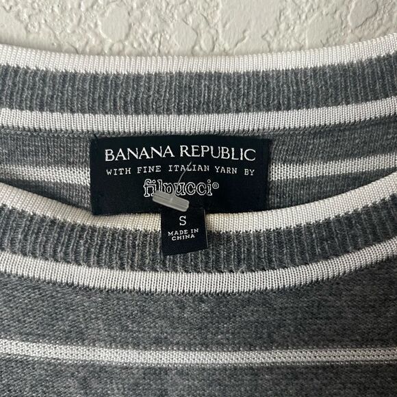 LIKE NEW! Banana Republic Gray Stripe Filpucci Italian Yarn Sweater size Small - Picture 6 of 6